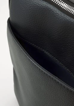 Lacoste UNISEX - Umhängetasche - Black 11 Lacoste UNISEX - Umhängetasche - Black -Lacoste 0419e3b41ba14d48876e2433b70a9837