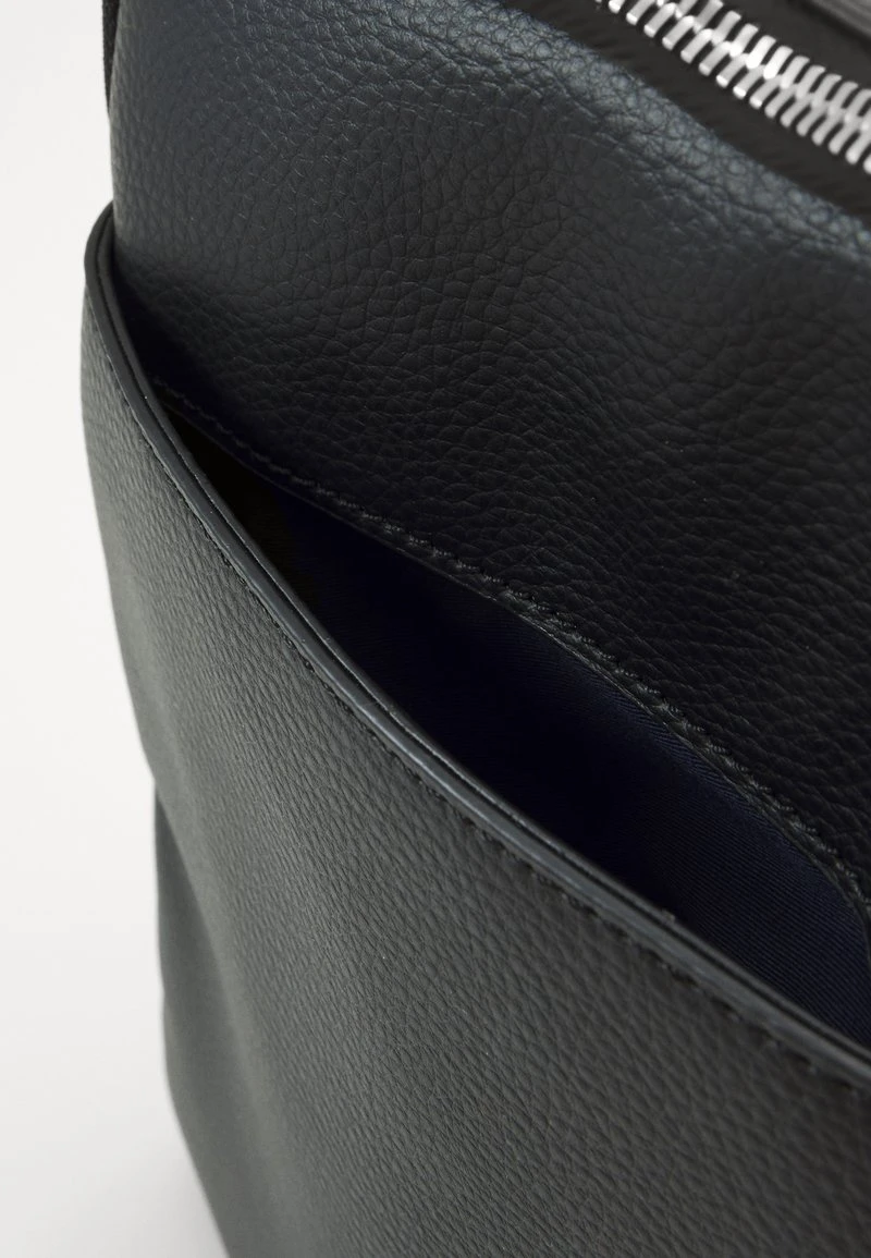 Lacoste UNISEX - Umhängetasche - Black 6 Lacoste UNISEX - Umhängetasche - Black – Bild 4