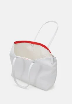 LACOSTE X NETFLIX - Shopping Bag - Croco Stranger Things 10 LACOSTE X NETFLIX - Shopping Bag - Croco Stranger Things -Lacoste 0533fbd6734f48b1a939ae1c10eeebb2