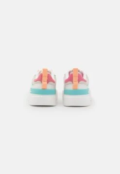 Lacoste Sneaker Low - White/pink 11 Lacoste Sneaker Low - White/pink -Lacoste 14f0bc9d3420454cb77ba4dfa34dd878