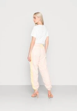 Jogginghose - Flour/flesh-napolitan Yellow -Lacoste 1a4feff05d9341b0be454d3ef7977d1d