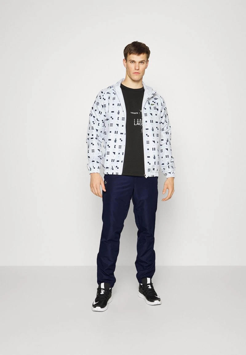 Lacoste Sport TRACKSUIT LOGO HOODED SET - Trainingsanzug - White/navy Blue 4 Lacoste Sport TRACKSUIT LOGO HOODED SET - Trainingsanzug - White/navy Blue – Bild 2