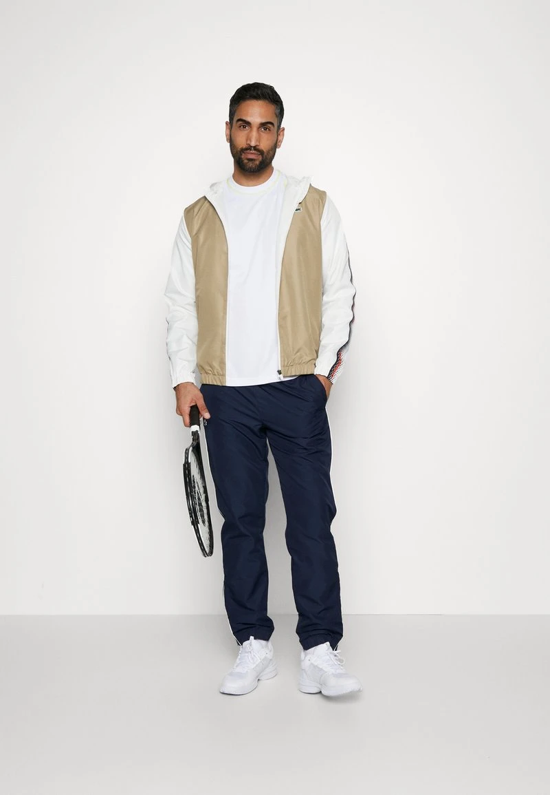 Lacoste Sport HODDED - Trainingsanzug - Lion/flour-flour-navy Blue-flour-flour 4 Lacoste Sport HODDED - Trainingsanzug - Lion/flour-flour-navy Blue-flour-flour – Bild 2