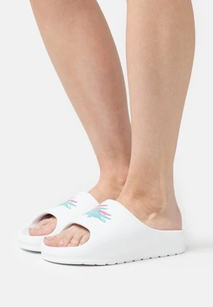 Lacoste CROCO SLIDE 222 2 SFA - Pantolette Flach - White/green 8 Lacoste CROCO SLIDE 222 2 SFA - Pantolette Flach - White/green – Bild 6