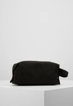 Lacoste NEOCROC - Kosmetiktasche - Black 10 Lacoste NEOCROC - Kosmetiktasche - Black -Lacoste 4c87ffda95cf4f3fbe9b8aff0dc4ba88