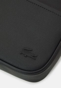 Lacoste DAILY LIFESTYLE CROSSOVER BAG - Umhängetasche - Noir 12 Lacoste DAILY LIFESTYLE CROSSOVER BAG - Umhängetasche - Noir -Lacoste 78d57535828342079de2edd9cea22eff
