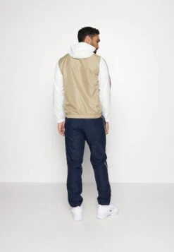 Lacoste Sport HODDED - Trainingsanzug - Lion/flour-flour-navy Blue-flour-flour 10 Lacoste Sport HODDED - Trainingsanzug - Lion/flour-flour-navy Blue-flour-flour -Lacoste 7bd3d0e7d8914b1eb307296cf93d0f3b