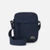 Lacoste NEOCROC VERTICAL CAMERA BAG UNISEX - Umhängetasche - Marine 2 Lacoste NEOCROC VERTICAL CAMERA BAG UNISEX - Umhängetasche - Marine -Lacoste 88e918662a7d4152bdd0b985536c1a37