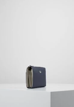 Lacoste Geldbörse - Peacoat 12 Lacoste Geldbörse - Peacoat -Lacoste 8af67527141e4b2ca49bb070edbd3cac