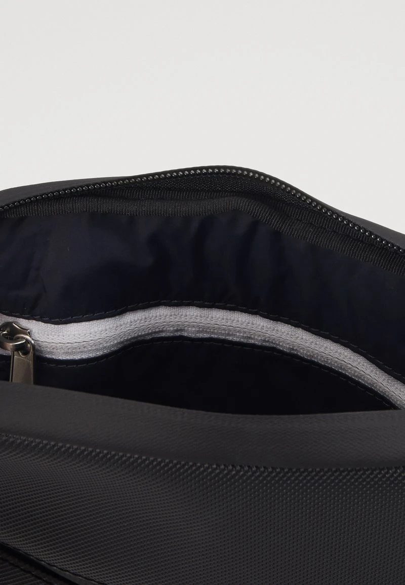 Lacoste FLAT CROSSOVER BAG - Umhängetasche - Noir 5 Lacoste FLAT CROSSOVER BAG - Umhängetasche - Noir – Bild 3