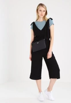 Lacoste L 12 12 CONCEPT FLAT - Umhängetasche - Black