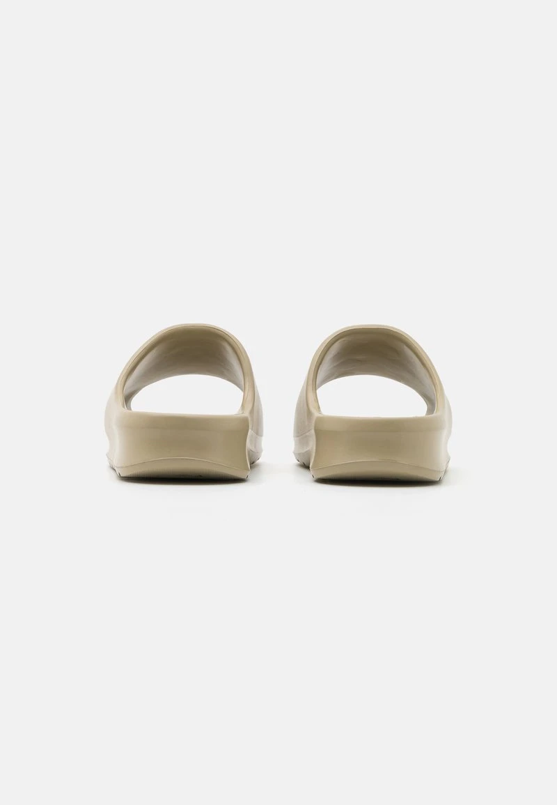 Lacoste CROCO 2.0 - Pantolette Flach - Khaki/off White 4 Lacoste CROCO 2.0 - Pantolette Flach - Khaki/off White – Bild 3