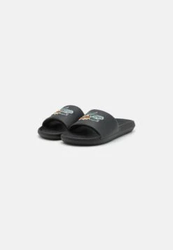 Lacoste CROCO SLIDE - Pantolette Flach - Black 9 Lacoste CROCO SLIDE - Pantolette Flach - Black -Lacoste b32be7f4cd2d471db533220acc4f1638