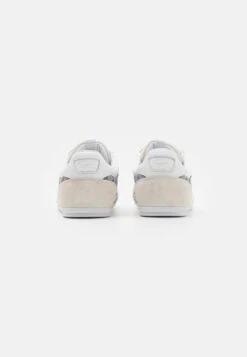 Lacoste CHAYMON - Sneaker Low - White/grey 10 Lacoste CHAYMON - Sneaker Low - White/grey -Lacoste b33f3cb53b684ce6b28e8fb113fbf6e9