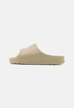 Lacoste CROCO 2.0 - Pantolette Flach - Khaki/off White