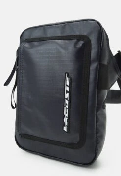 Lacoste STREET BALANCE UNISEX - Umhängetasche - Bleu Nuit Noir 11 Lacoste STREET BALANCE UNISEX - Umhängetasche - Bleu Nuit Noir -Lacoste b7fea2b54095458e9d5471f609c492e5