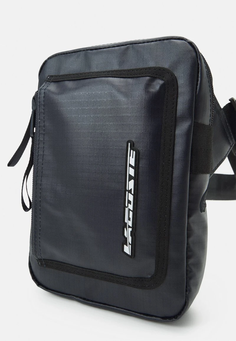 Lacoste STREET BALANCE UNISEX - Umhängetasche - Bleu Nuit Noir 6 Lacoste STREET BALANCE UNISEX - Umhängetasche - Bleu Nuit Noir – Bild 4