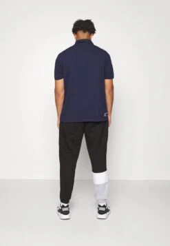 Lacoste Jogginghose - Noir/blanc 10 Lacoste Jogginghose - Noir/blanc -Lacoste b9a69fccf2d1478583ee5410d672ecce