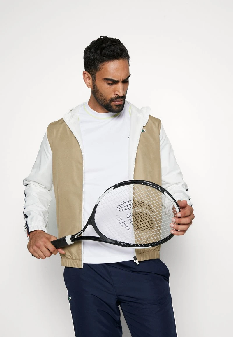 Lacoste Sport HODDED - Trainingsanzug - Lion/flour-flour-navy Blue-flour-flour 6 Lacoste Sport HODDED - Trainingsanzug - Lion/flour-flour-navy Blue-flour-flour – Bild 4