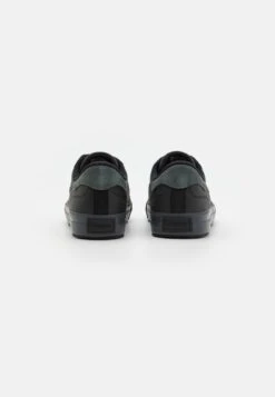 Lacoste POWERCOURT - Sneaker Low - Black/dark Grey -Lacoste c32cf31c004041b5b27ee86162da99f1