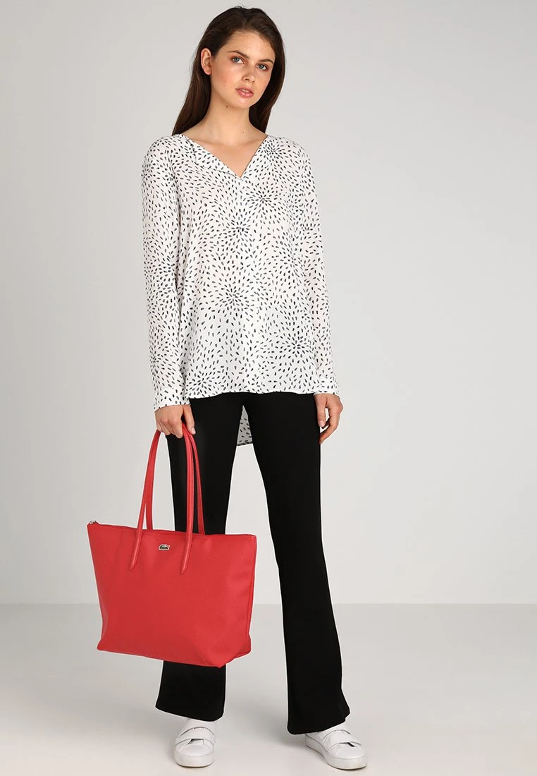 Lacoste SHOPPING BAG - Shopping Bag - High Risk Red 4 Lacoste SHOPPING BAG - Shopping Bag - High Risk Red – Bild 2