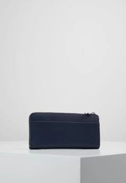 Lacoste Geldbörse - Peacoat 11 Lacoste Geldbörse - Peacoat -Lacoste cb2e8b0354c546c9b11e95e08215c5c5