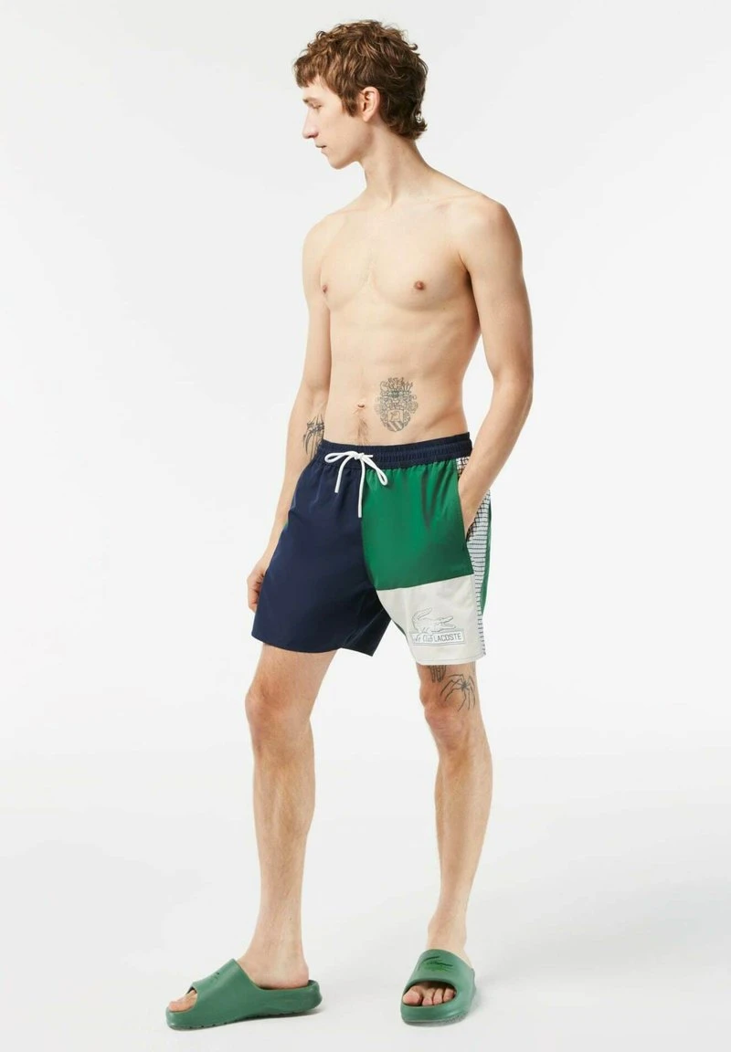 Lacoste Badeshorts - Bleu Marine/vert/blanc 4 Lacoste Badeshorts - Bleu Marine/vert/blanc – Bild 2