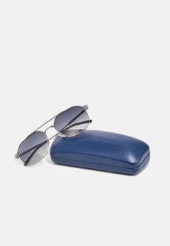 Lacoste Sonnenbrille - Matte Grey 11 Lacoste Sonnenbrille - Matte Grey -Lacoste df26e3dcdaea43e1bf217ab350b86b62