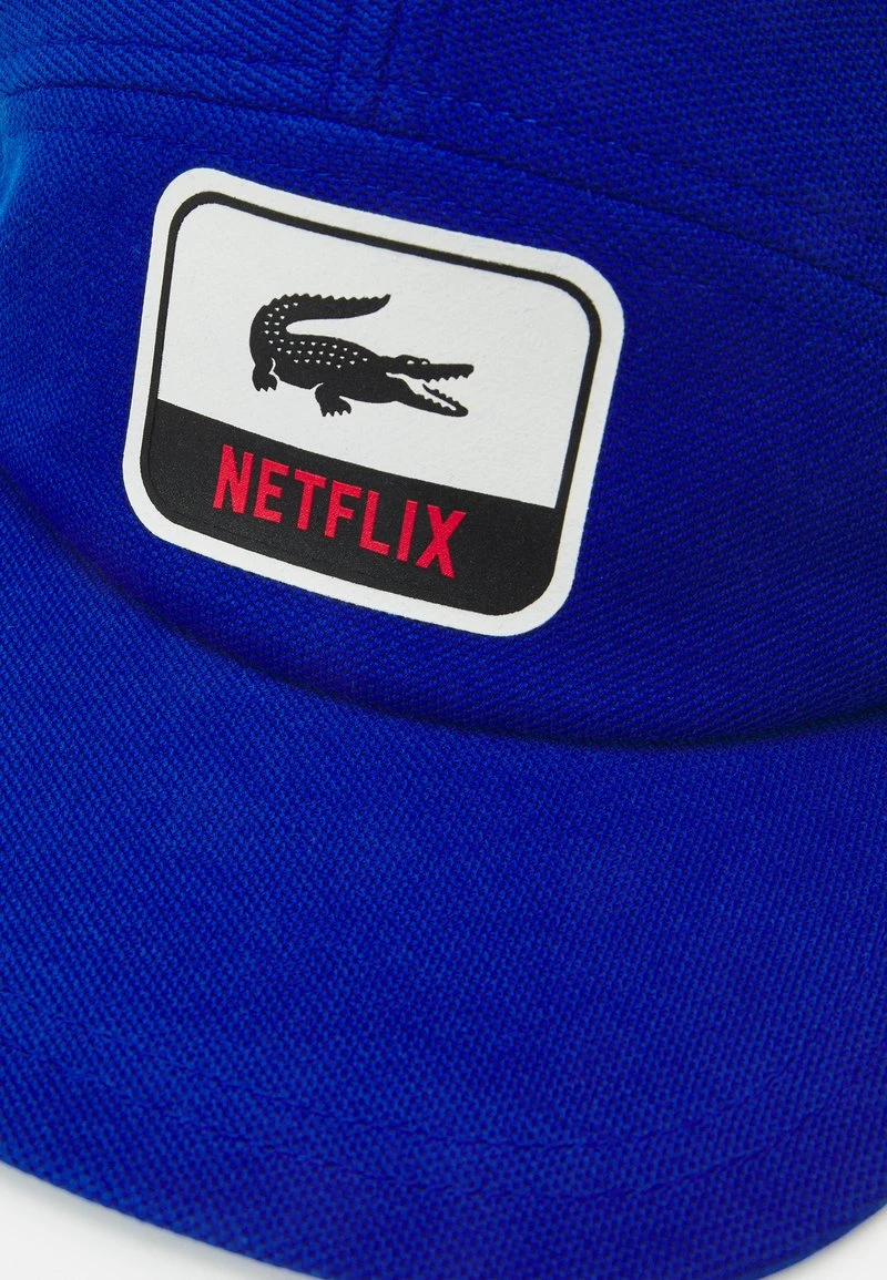 LACOSTE X NETFLIX UNISEX - Cap - Cobalt 6 LACOSTE X NETFLIX UNISEX - Cap - Cobalt – Bild 4
