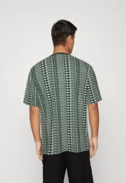 LACOSTE X NETFLIX UNISEX - T-Shirt Print - Green/white 9 LACOSTE X NETFLIX UNISEX - T-Shirt Print - Green/white -Lacoste ee762662409e4873ad769bab4e8344b4