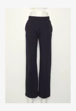 Lacoste Jogginghose - Abimes 11 Lacoste Jogginghose - Abimes -Lacoste f237fc9a837d4a7b9c1892cc09e143fe