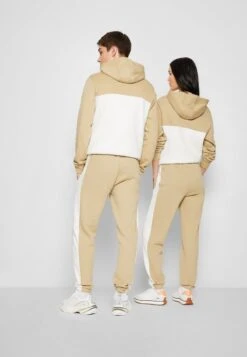 Lacoste Jogginghose - Twig/flour 12 Lacoste Jogginghose - Twig/flour -Lacoste f2ec439c207f4752a03b25475d458757