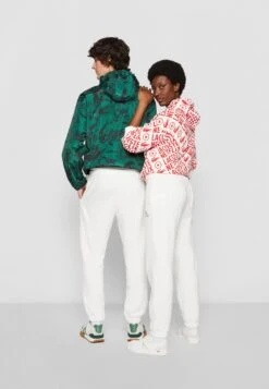 LACOSTE X NETFLIX - Jogginghose - Flour 12 LACOSTE X NETFLIX - Jogginghose - Flour -Lacoste f4fbb465812346b4969e1c6162891c97