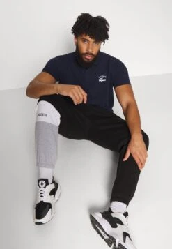 Lacoste Jogginghose - Noir/blanc 11 Lacoste Jogginghose - Noir/blanc -Lacoste faddd29225c94b59addb53572057d113